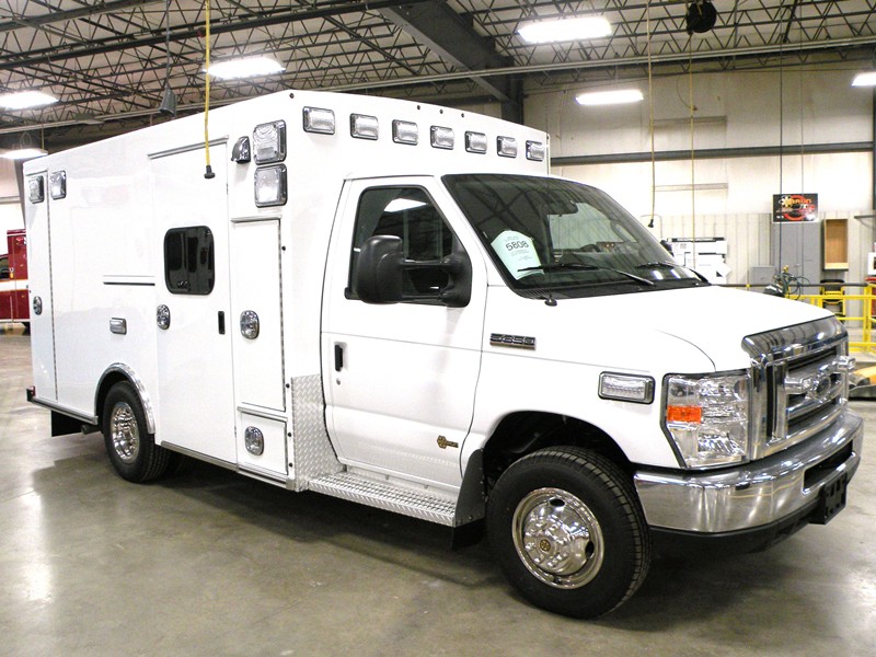 3.AC-Braun-Ambulances-Signature-Series