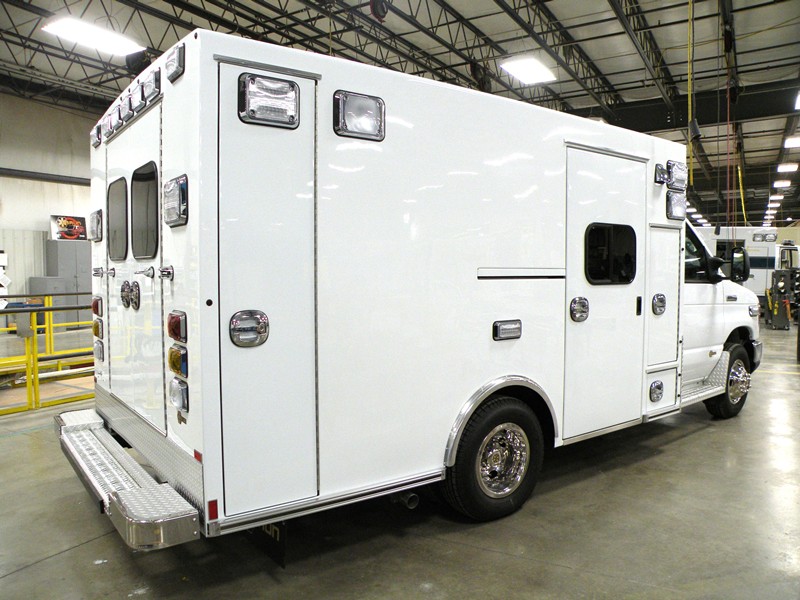 3.AK-Braun-Ambulances-Signature-Series